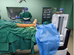 CO接骨機器人牽引下撬撥復(fù)位CO外架結(jié)合內(nèi)固定治療Pilon骨折